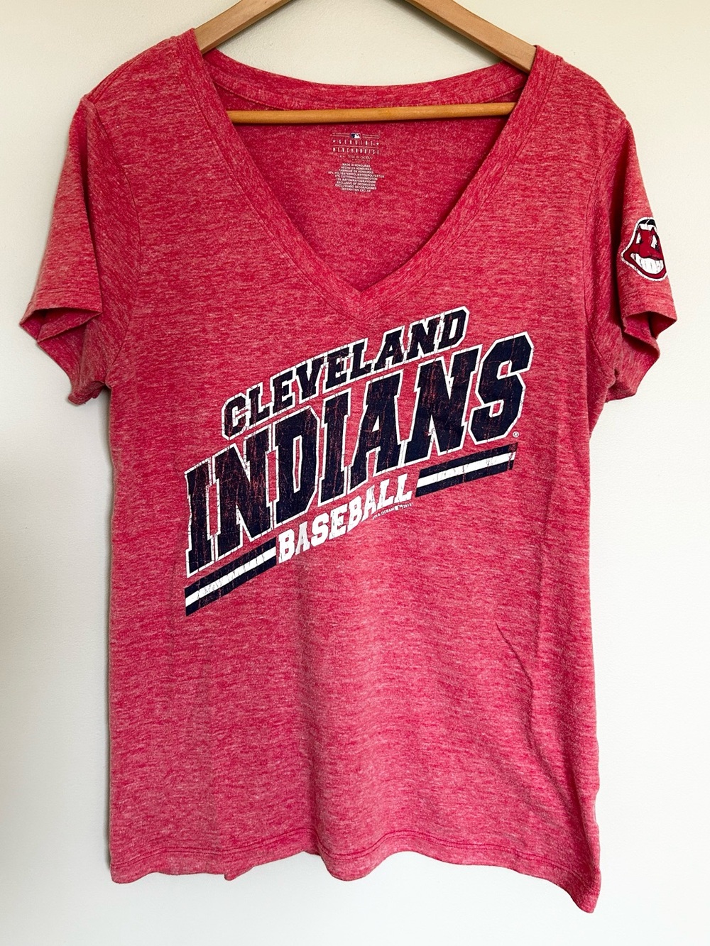 Women’s 5th & Ocean Cleveland Indians Coral V-Neck Tee Size Large